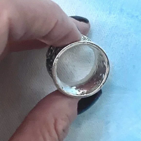 Vintage Chunky Ornate Silver Band Ring with Detailed Scrollwork Size 9.5 - Picture 4 of 4